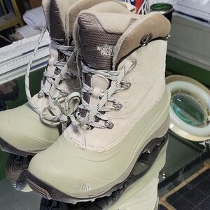 The North Face Women's Beige and Brown Winter Boots